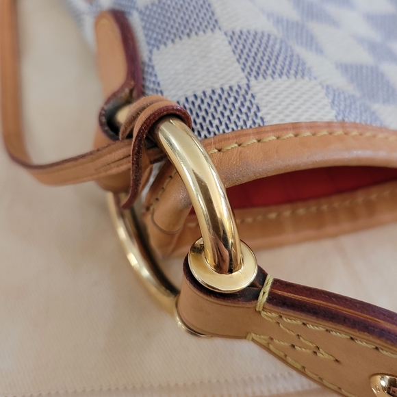 LV Azur With Pink Intirior - Picture 5 of 11